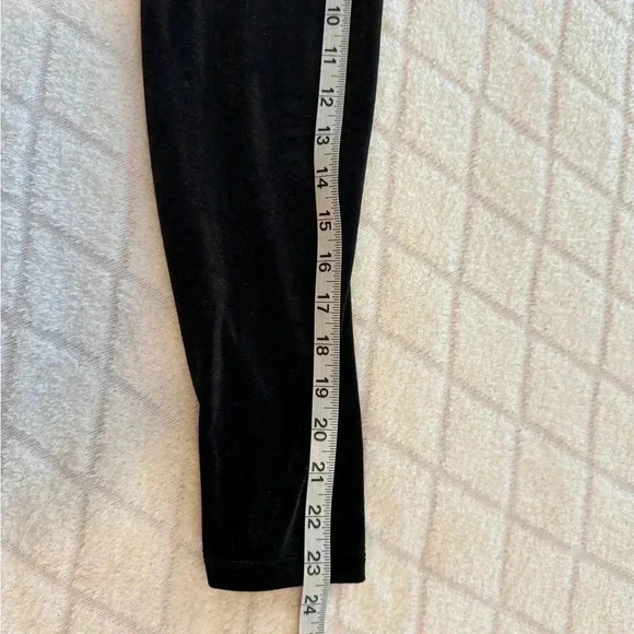 NWT old Navy black velour/velvet top size large - Picture 6 of 6